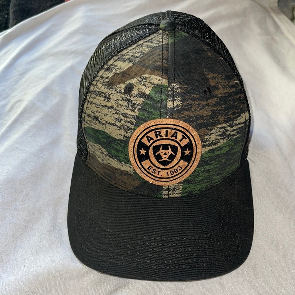Camo ariat snap back